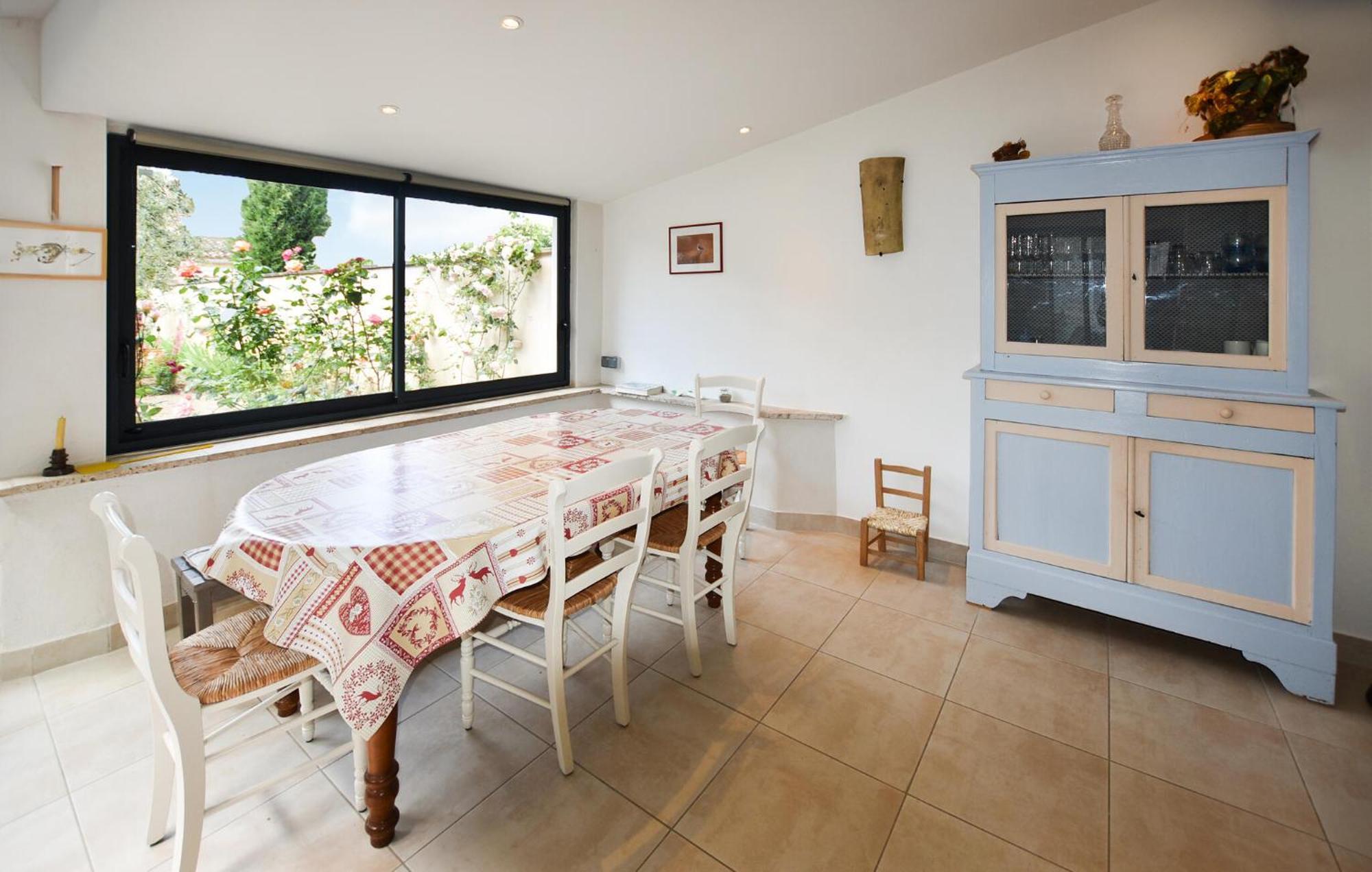 2 Bedroom Gorgeous Home In Villes-Sur-Auzon Bagian luar foto