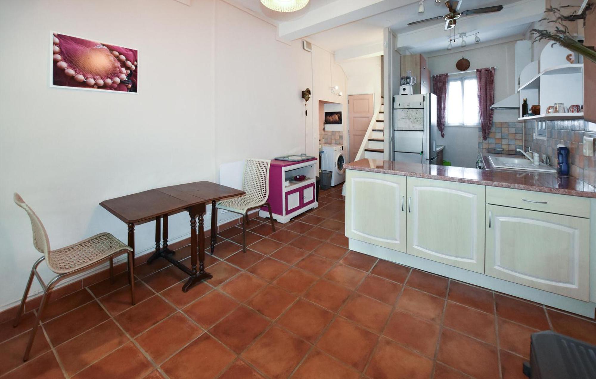 2 Bedroom Gorgeous Home In Villes-Sur-Auzon Bagian luar foto