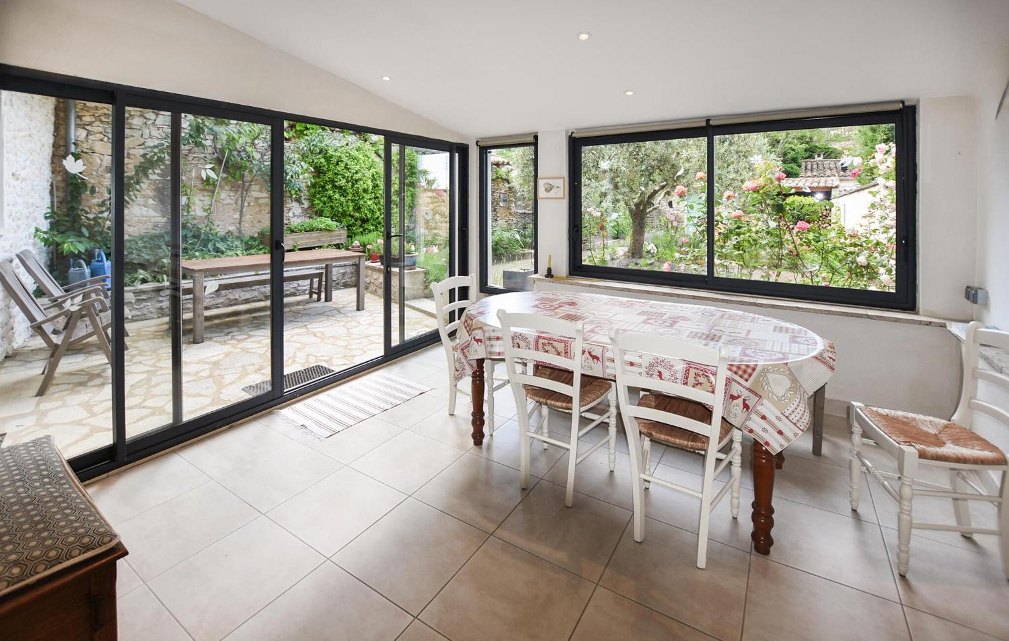 2 Bedroom Gorgeous Home In Villes-Sur-Auzon Bagian luar foto