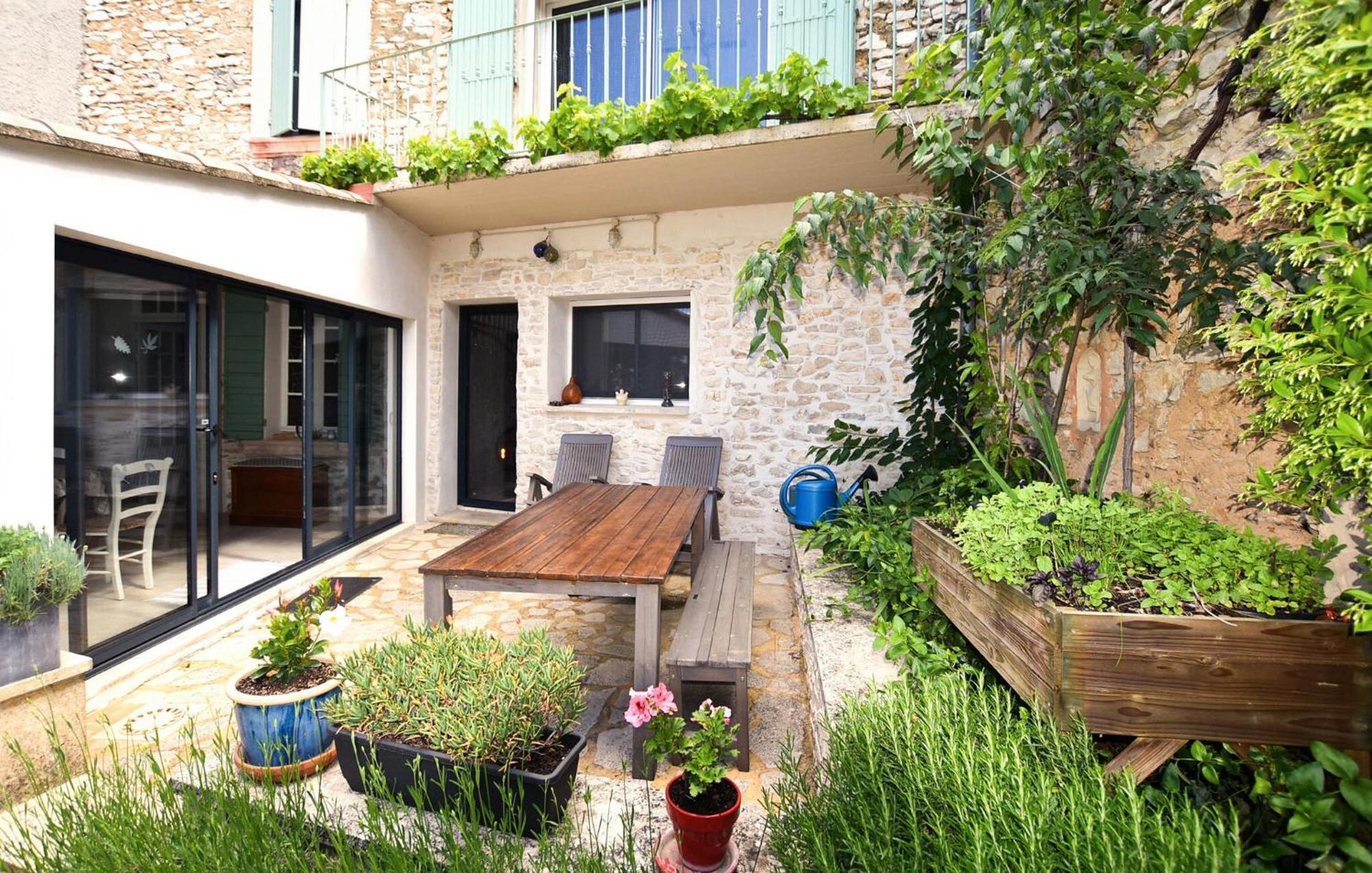 2 Bedroom Gorgeous Home In Villes-Sur-Auzon Bagian luar foto