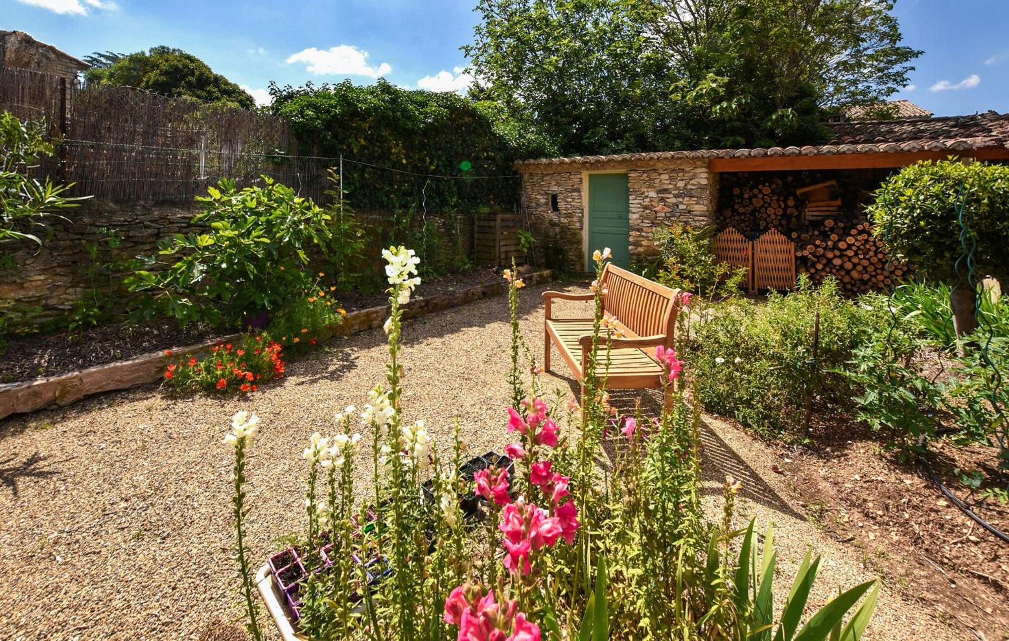 2 Bedroom Gorgeous Home In Villes-Sur-Auzon Bagian luar foto