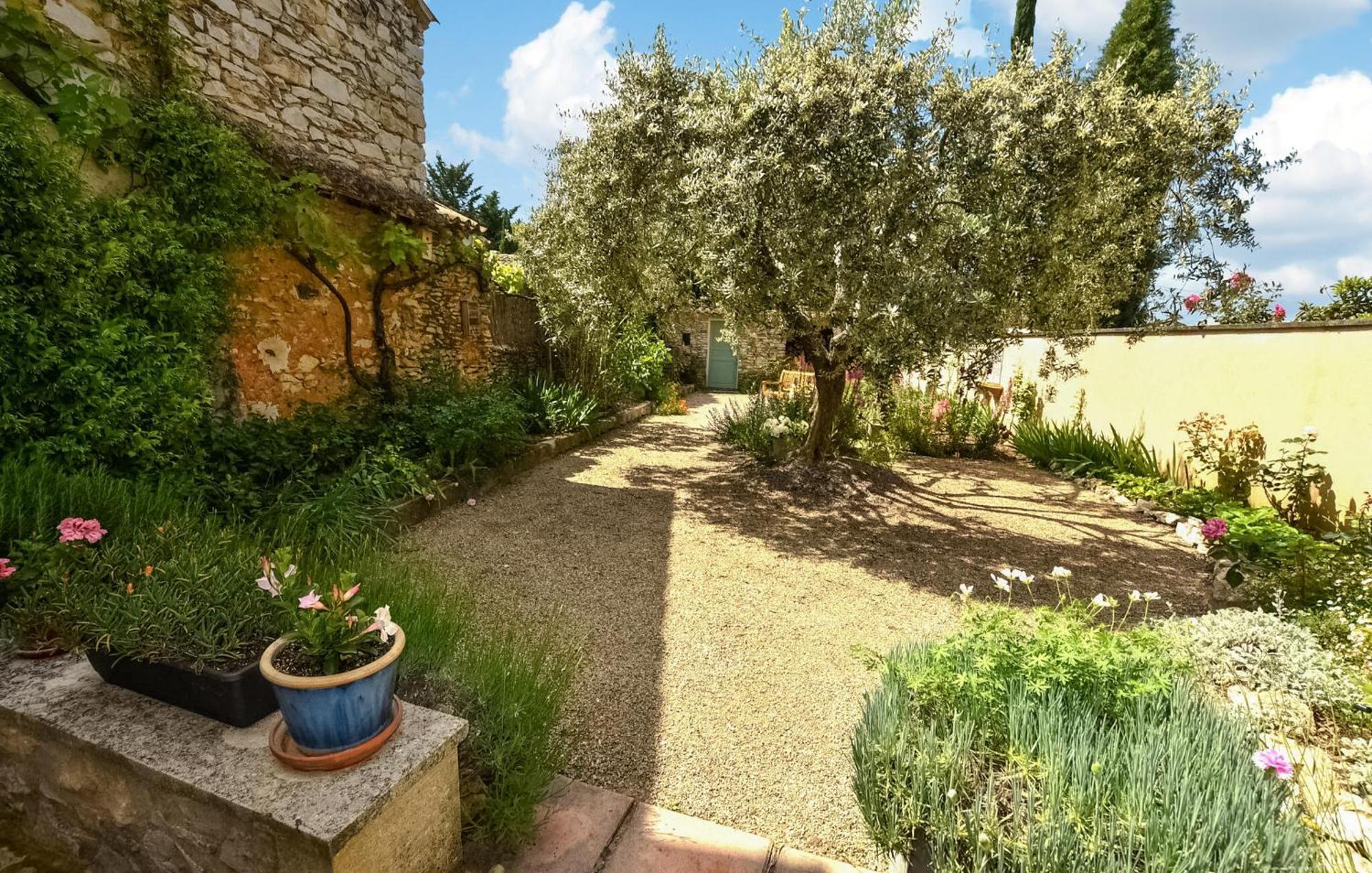 2 Bedroom Gorgeous Home In Villes-Sur-Auzon Bagian luar foto