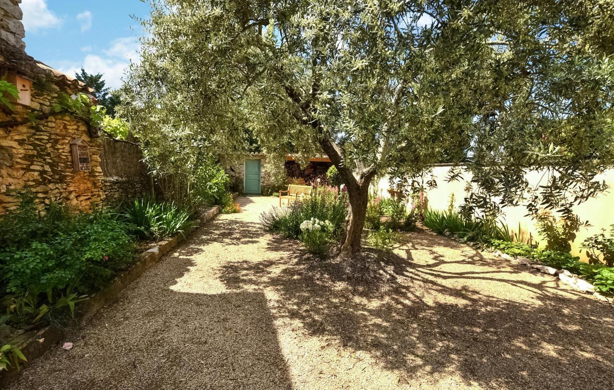 2 Bedroom Gorgeous Home In Villes-Sur-Auzon Bagian luar foto