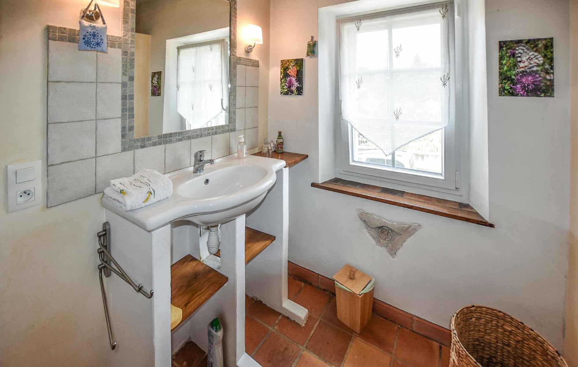 2 Bedroom Gorgeous Home In Villes-Sur-Auzon Bagian luar foto