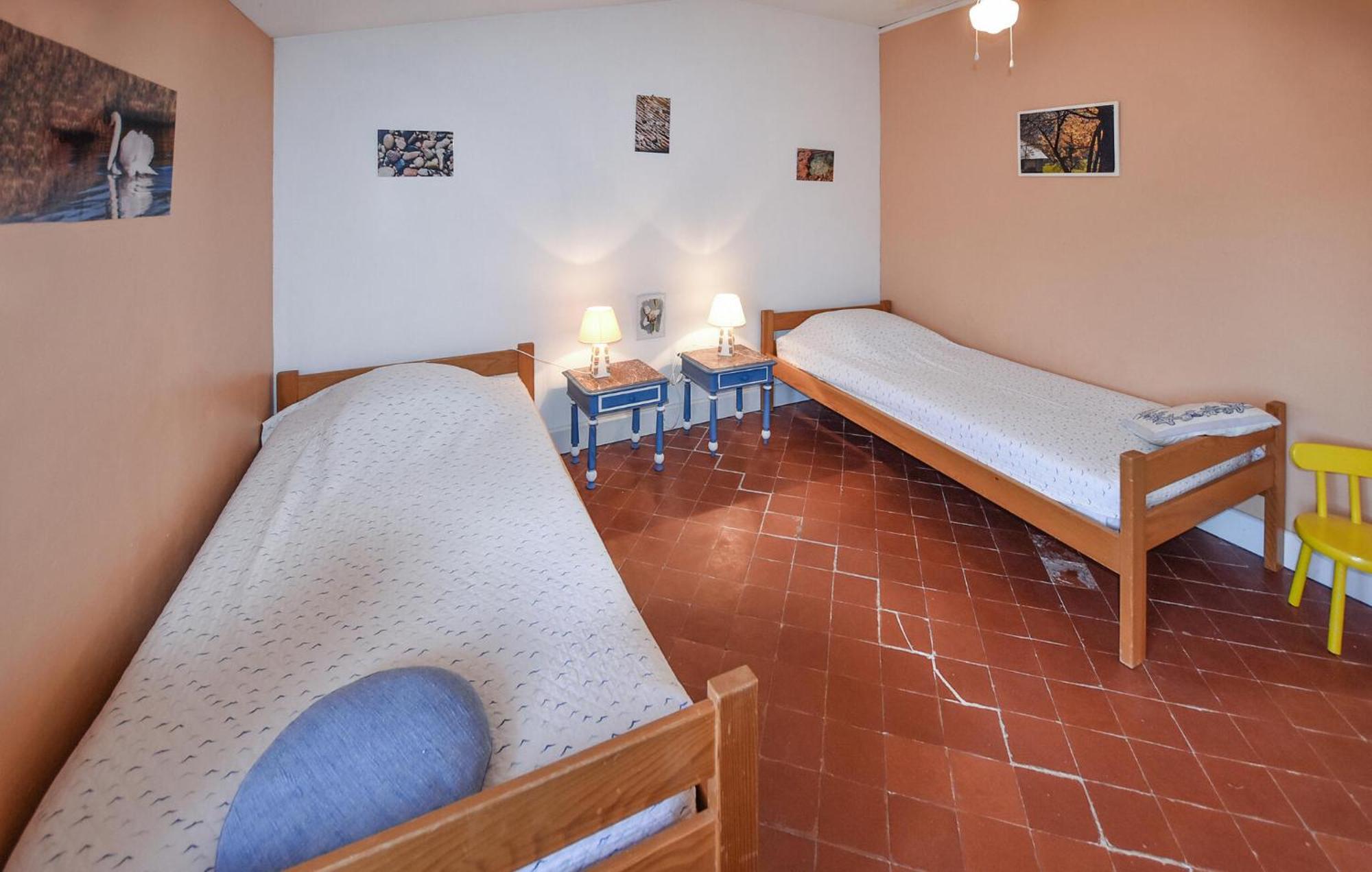 2 Bedroom Gorgeous Home In Villes-Sur-Auzon Bagian luar foto