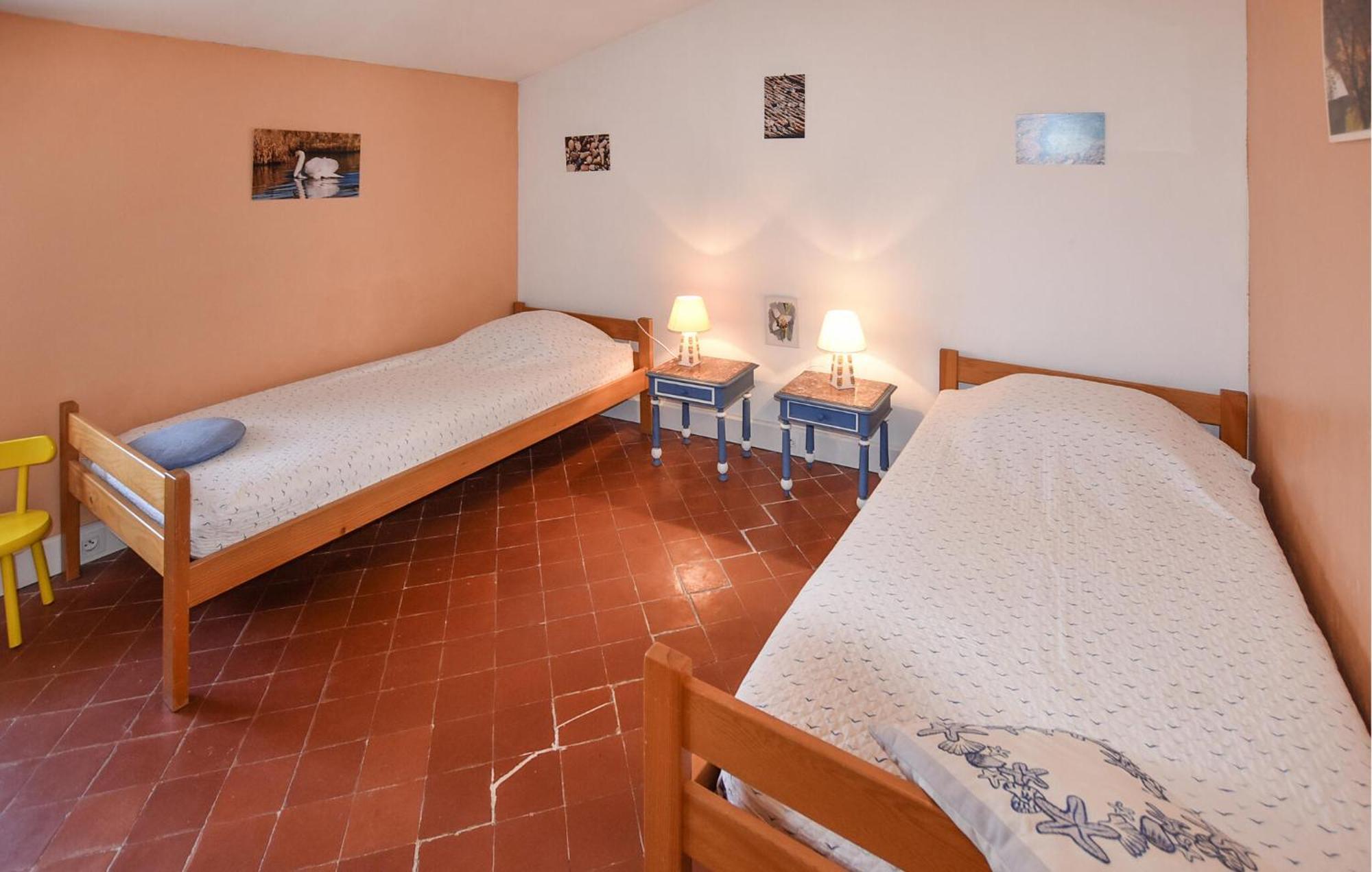 2 Bedroom Gorgeous Home In Villes-Sur-Auzon Bagian luar foto