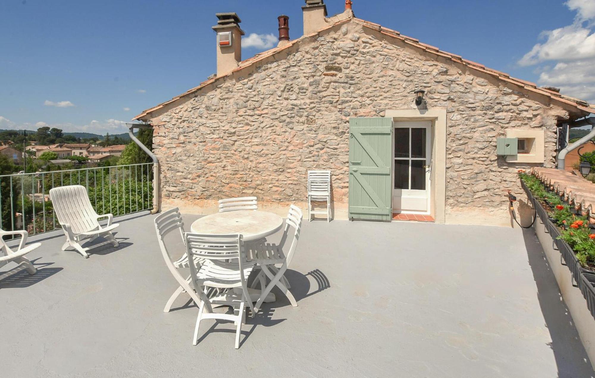 2 Bedroom Gorgeous Home In Villes-Sur-Auzon Bagian luar foto