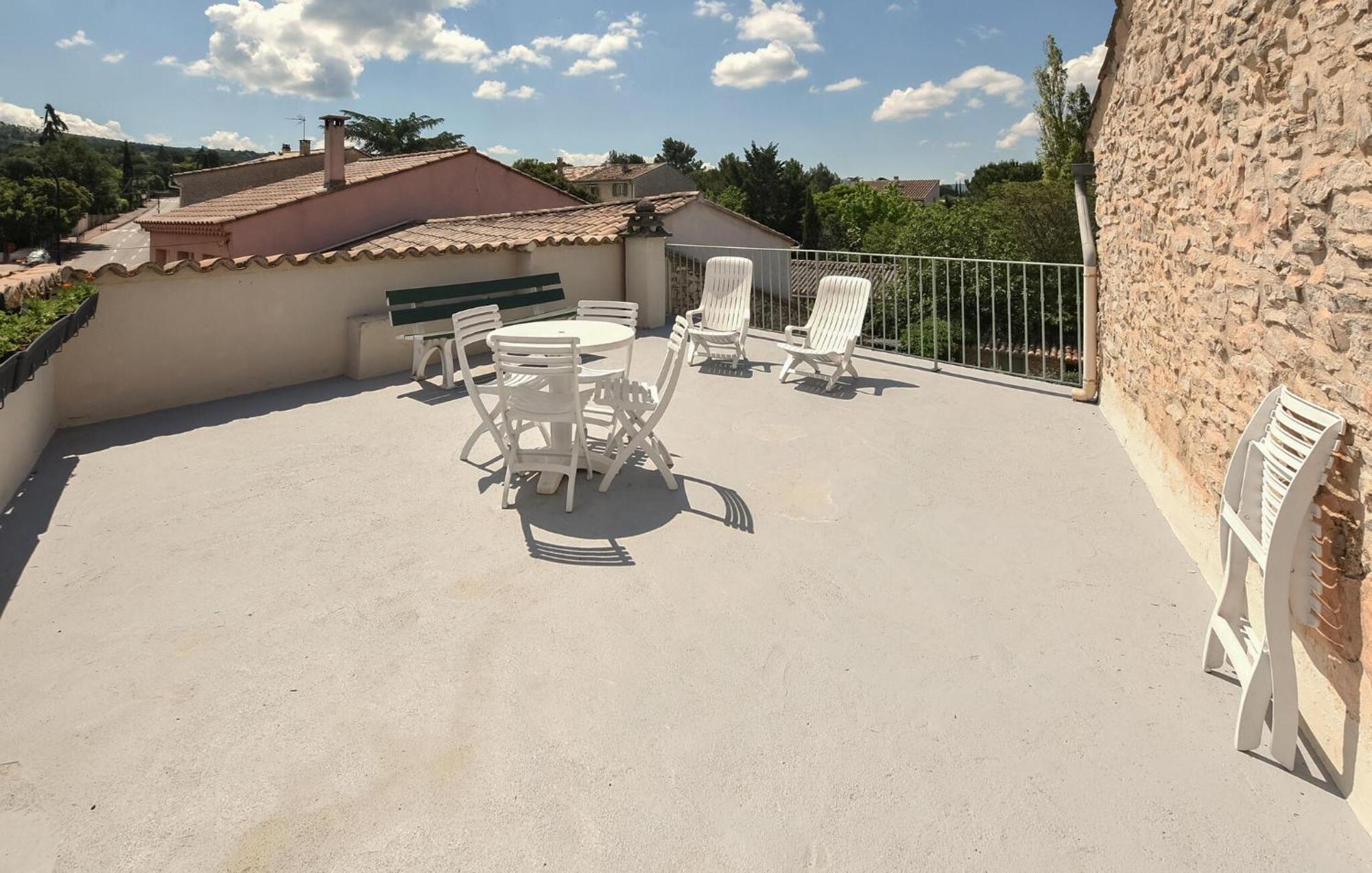 2 Bedroom Gorgeous Home In Villes-Sur-Auzon Bagian luar foto
